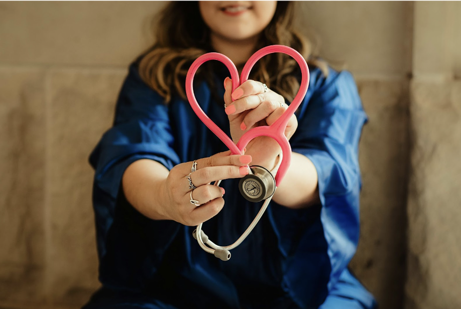 Non-hospital nursing career opportunities for students not seeking a traditional setting. A guide from Davis & Elkins.